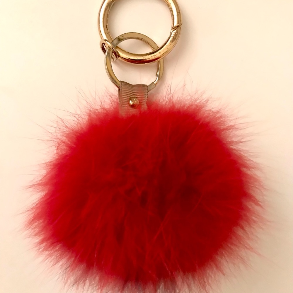Pompom pouf faux fur ball in red w/ gold key chain